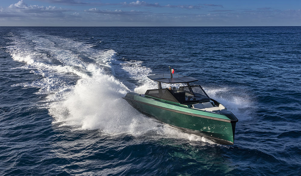 The first model of the 43 Wallytender is stunning green