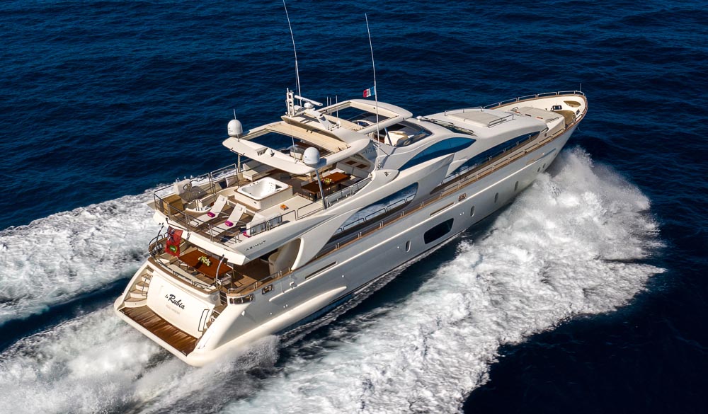 Rubia yacht by Azimut