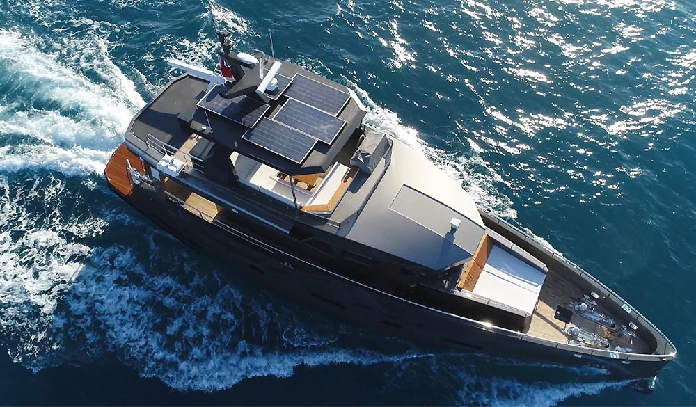 Bering 70 superyacht