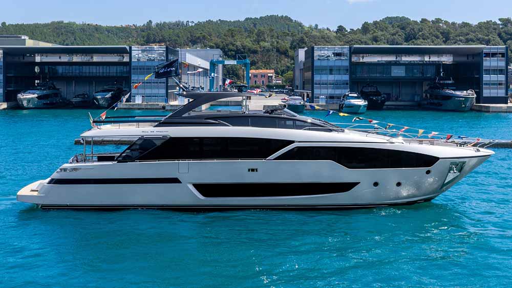 Riva 96&rsquo; Argo Super, il nuovo flybridge apre gli spazi al mare