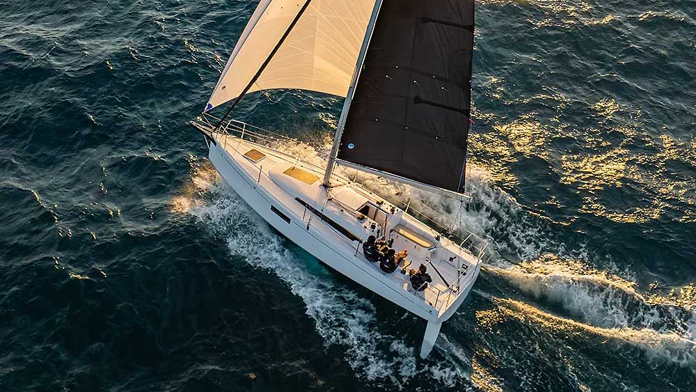 Beneteau First 30, el placer de planear vuelve a ser sencillo