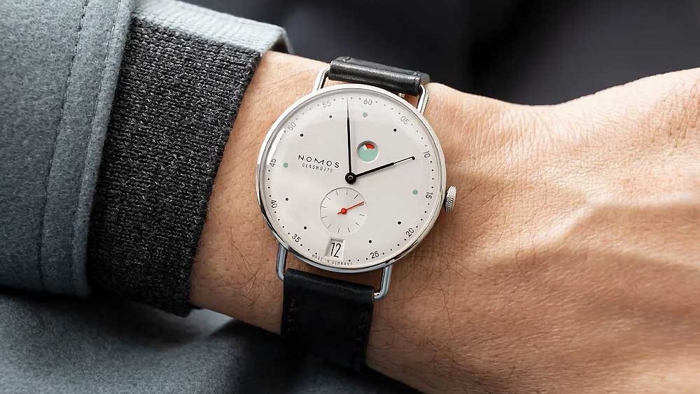 NOMOS Metro Date Power Reserve, arriva il nuovo calibro DUW 4701